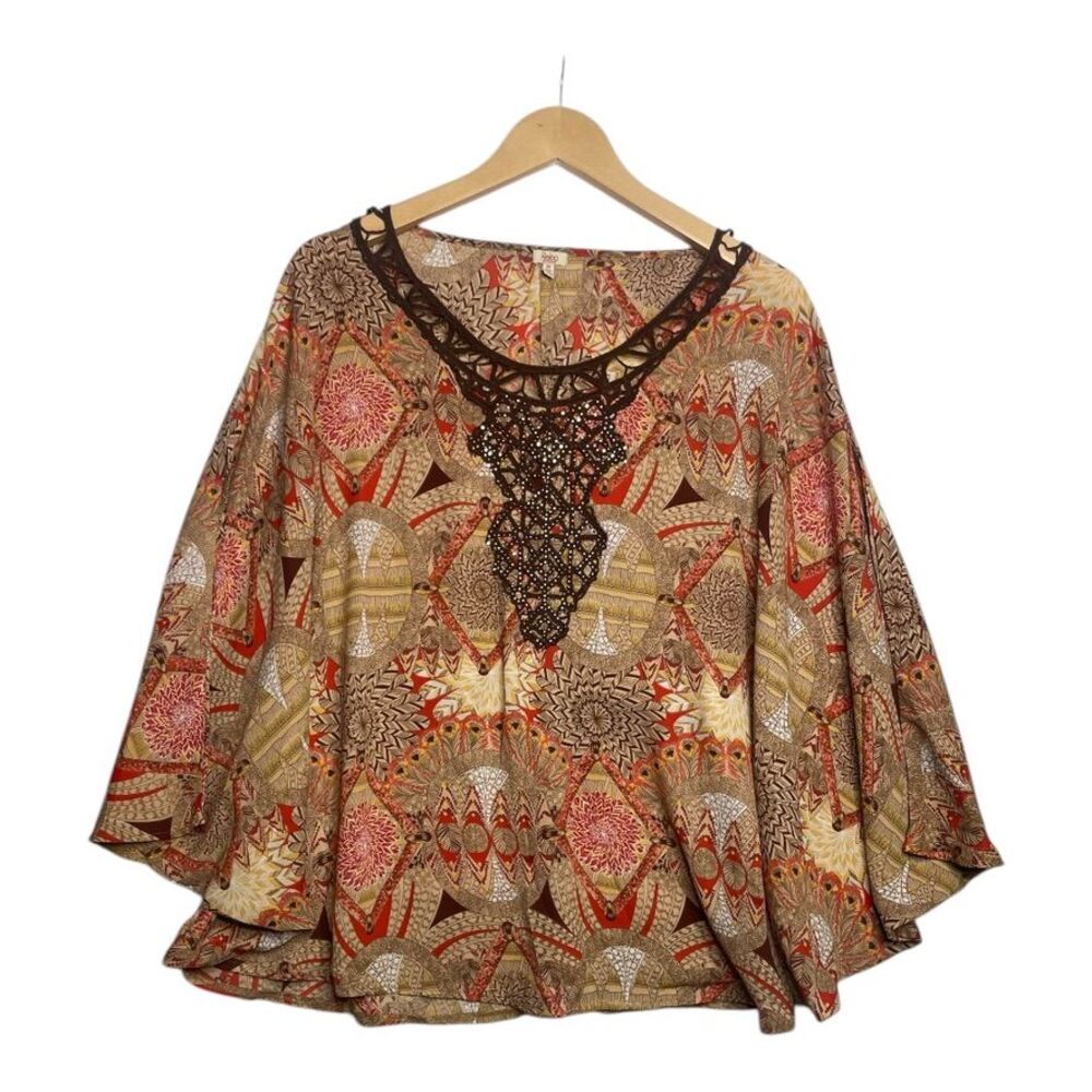 Reba‎ Woman Batwing Rhinestones Geometric Print Top One size